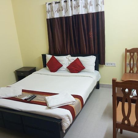Bed and Breakfast The Posh Residency, Ecr Chennai Zewnętrze zdjęcie