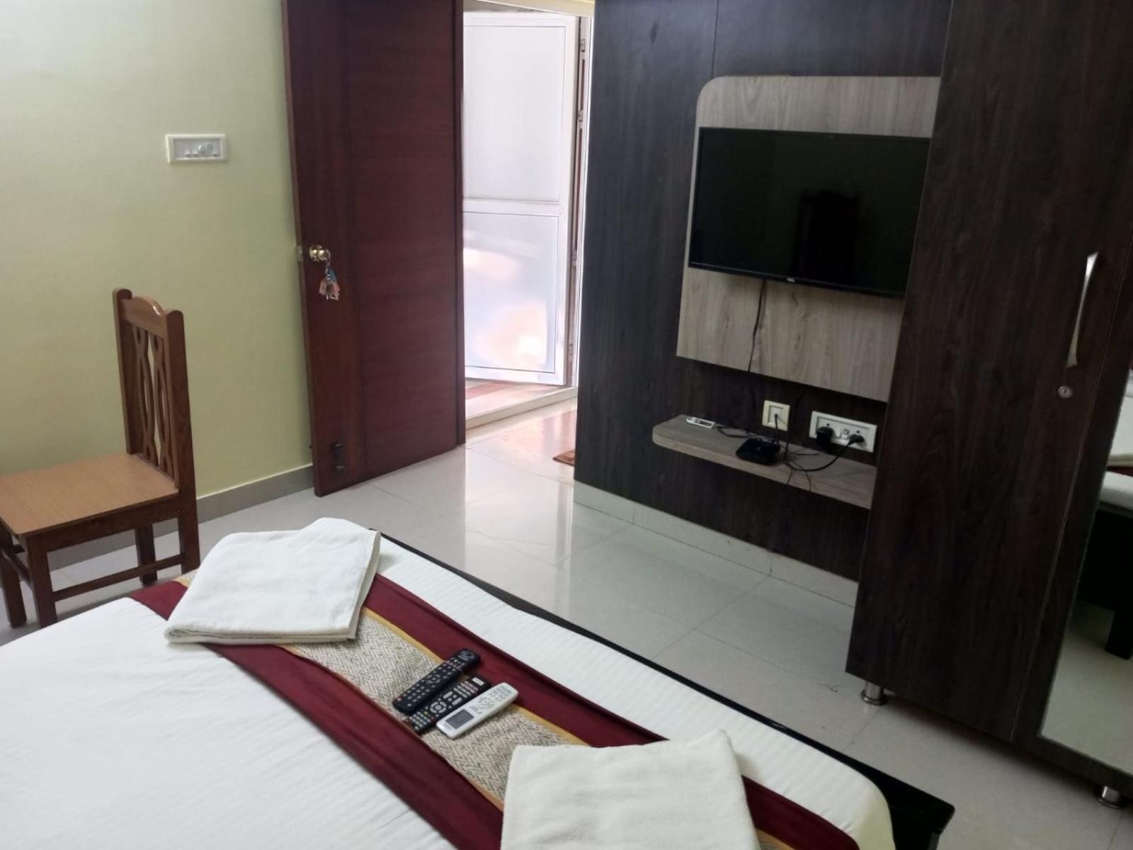 Bed and Breakfast The Posh Residency, Ecr Chennai Zewnętrze zdjęcie