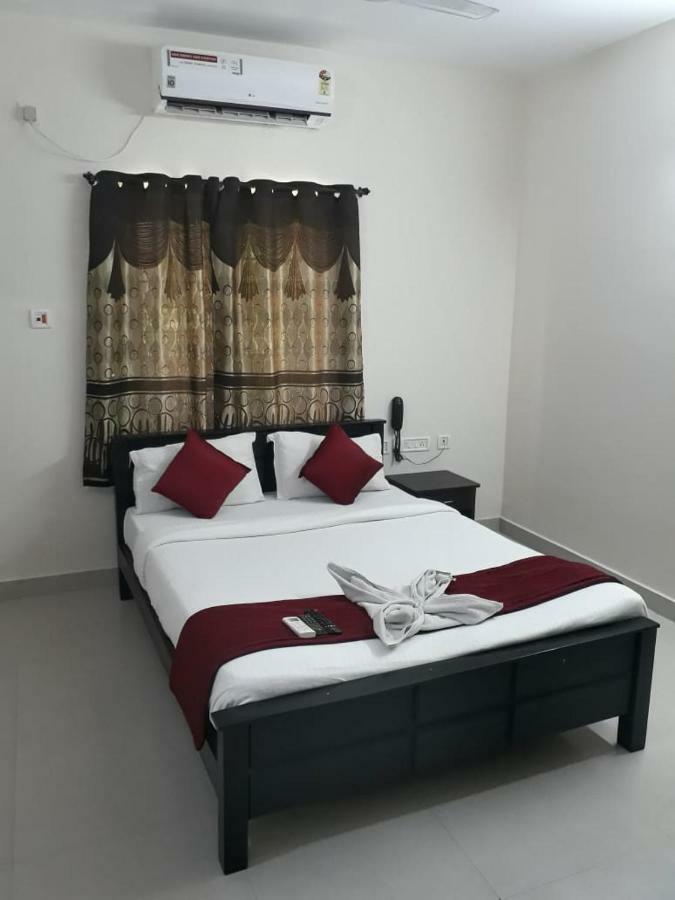 Bed and Breakfast The Posh Residency, Ecr Chennai Zewnętrze zdjęcie